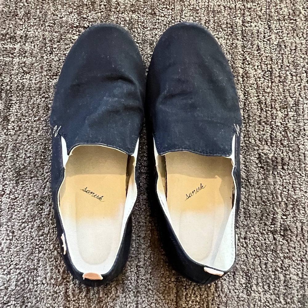 Sanuk Womans Flats Size: 11